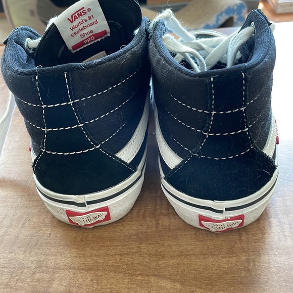 Van’s - Picture 2 of 4